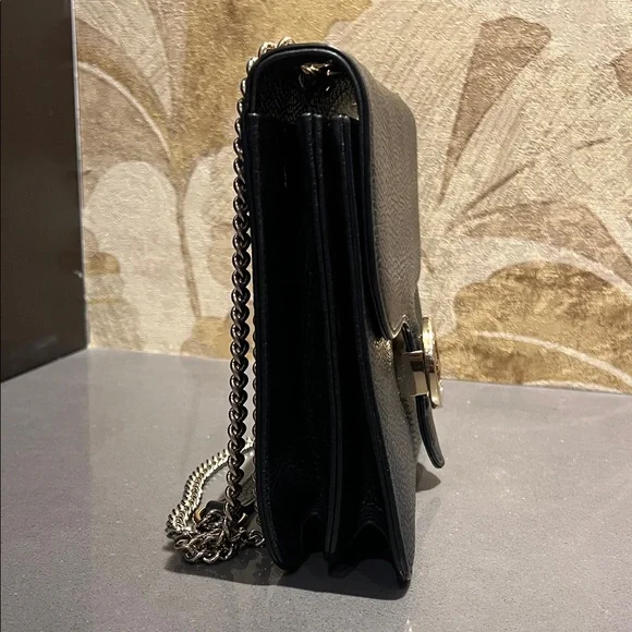 Gucci Black Leather Shoulder Bag with champagne color chain. - Picture 4 of 5